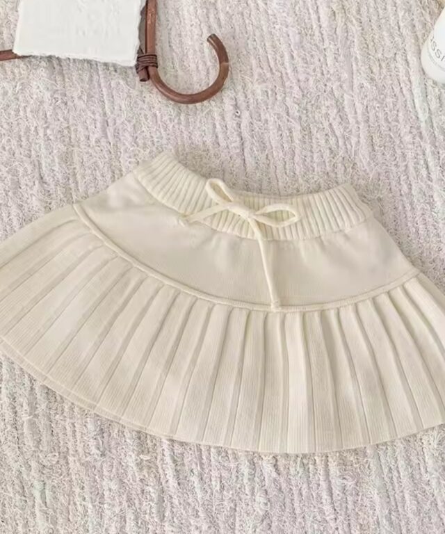 Creamy Knitted Skirt