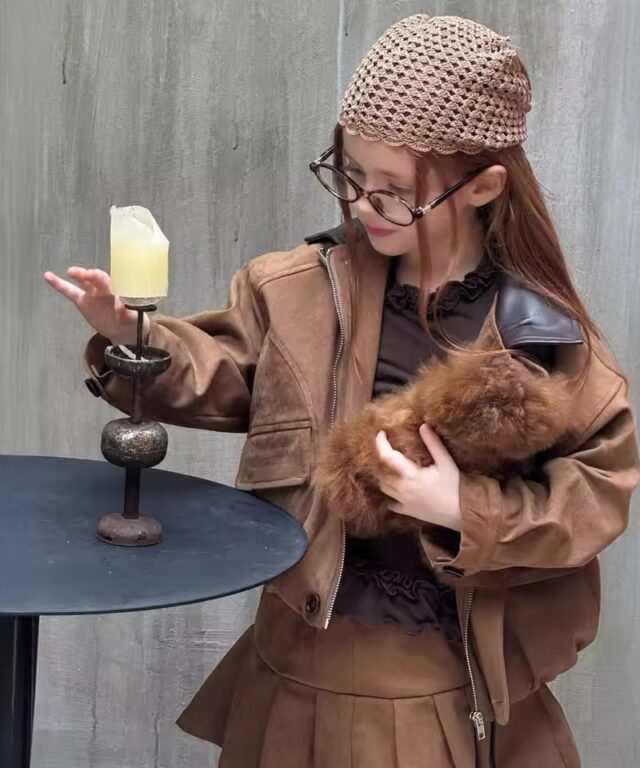 Alternative view of Ada Set-PREORDER ONLY